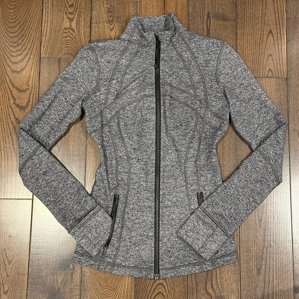 Lululemon women’s heathered black and grey full zip jacket size 4